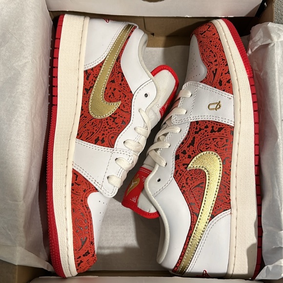 Air Jordan 1 Low SE - Picture 2 of 9